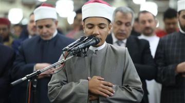 بتوجيهات الإمام الأكبر.. التوأمان الحسن والحسين يؤمان المصلين في الأزهر