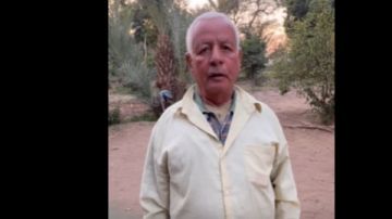 بقالي سنة مشترتش لحمة.. حياة كريمة تهدي رجلا مسنا 20 ألف جنيه بقالي سنة مشترتش لحمة.. حياة كريمة تهدي رجلا مسنا 20 ألف جنيه