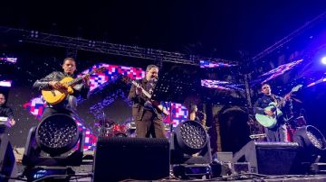 فريق شارموفرز وإدوارد يختتمان سهرات العيد في نويبع بحفل عالمي.. صور