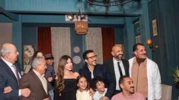 أحمد داود يحتفل بانتهاء تصوير مسلسل بابا وماما جيران أحمد داود يحتفل بانتهاء تصوير مسلسل بابا وماما جيران