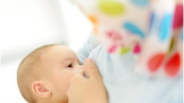 طبيب يكشف تأثير الصيام على الرضاعة الطبيعية في أول 6 شهور