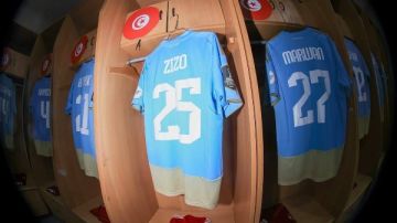 غرفة ملابس النادي الأهلي قبل مباراة الترجي التونسي.. شاهد