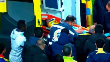 7 دقائق حاسمة أعادت محمد حمدي لاعب بيراميدز للحياة.. بطولة جديدة لرجال الإسعاف 7 دقائق حاسمة أعادت محمد حمدي لاعب بيراميدز للحياة.. بطولة جديدة لرجال الإسعاف