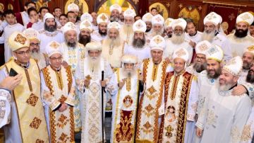 الأنبا بسادة يترأس قداس سيامة كهنة جدد ورسامة قمامصة بأخميم.. صور