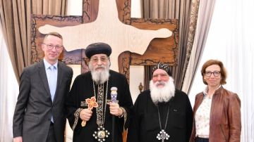 قداسة البابا تواضروس يلتقي نيافة الأنبا دميان ووفدا من ألمانيا قداسة البابا تواضروس يلتقي نيافة الأنبا دميان ووفدا من ألمانيا