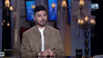 محمد أنور: والدتي لسه بترقيني وأولادي.. وإيماننا بالحسد يجعلنا نتبارك بكلام ربنا محمد أنور: والدتي لسه بترقيني وأولادي.. وإيماننا بالحسد يجعلنا نتبارك بكلام ربنا