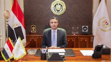 وزير التموين: الاحتياطي الاستراتيجي لكافة السلع آمن.. ولا مساس بسعر رغيف الخبز وزير التموين: الاحتياطي الاستراتيجي لكافة السلع آمن.. ولا مساس بسعر رغيف الخبز