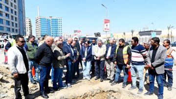 وزيرة الإسكان تتابع أعمال ربط خط مياه الشرب الرئيسي بزهراء المعادي وزيرة الإسكان تتابع أعمال ربط خط مياه الشرب الرئيسي بزهراء المعادي