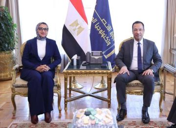 اجتماع لبحث تسريع التحول الرقمي وتطوير البنية التكنولوجية في الوادي الجديد