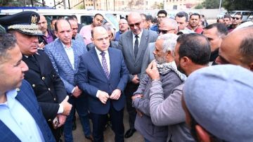 استعدادا لعيد الفطر.. محافظ الغربية يتفقد موقفي الجلاء والجملة بطنطا لمتابعة الالتزام بالتعريفة استعدادا لعيد الفطر.. محافظ الغربية يتفقد موقفي الجلاء والجملة بطنطا لمتابعة الالتزام بالتعريفة