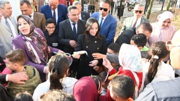 توزيع هدايا للأطفال.. محافظ البحيرة تفتتح الحديقة الجديدة بشارع الجمهورية