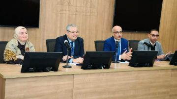 رئيس جامعة عين شمس يبحث تعزيز التعاون مع جامعة هارفارد 