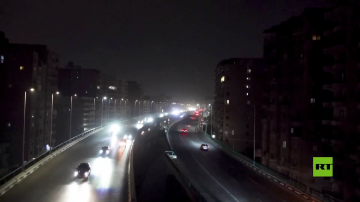 شوارع القاهرة غارقة بالظلام بعد قرار الحكومة المصرية تقنين استخدام الطاقة ليلا بسبب الحرب ضد إيران شوارع القاهرة غارقة بالظلام بعد قرار الحكومة المصرية تقنين استخدام الطاقة ليلا بسبب الحرب ضد إيران