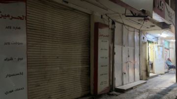 مدير أمن قنا يشرف ميدانيا على تنفيذ قرار غلق المحال التجارية صور