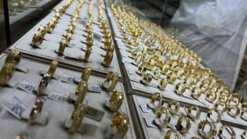 نزل 800 جنيه في يوم وليلة تراجع كبير بـ سعر الجنيه الذهب.. وعيار 21 مفاجأة