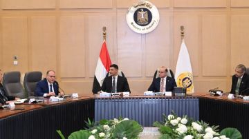 وزيرا الصناعة والاستثمار يطلقان خطة جديدة لتنمية الصناعات الدوائية وزيرا الصناعة والاستثمار يطلقان خطة جديدة لتنمية الصناعات الدوائية