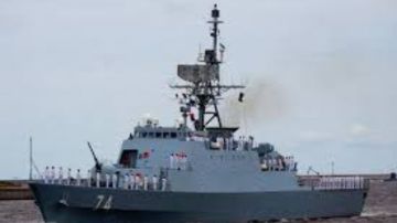 إصابة فرقاطة إيرانية بنيران أمريكية وغرقها في خليج عمان