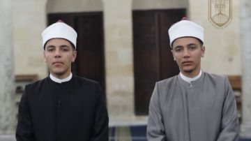 التوأم الأزهري بعد إمامتهم لصلاة التراويح: الحمد لله على توفيقه لنا.. ونشكر والدينا ونتمنى الالتحاق بكلية القرآن الكريم التوأم الأزهري بعد إمامتهم لصلاة التراويح: الحمد لله على توفيقه لنا.. ونشكر والدينا ونتمنى الالتحاق بكلية القرآن الكريم