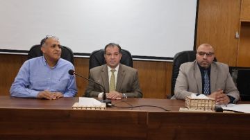 رئيس جامعة قنا يستعرض خطة التحول الرقمي الشامل للخدمات بالمستشفيات الجامعية رئيس جامعة قنا يستعرض خطة التحول الرقمي الشامل للخدمات بالمستشفيات الجامعية