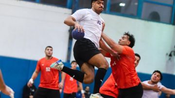 رجال سموحة لكرة اليد يواصلون الانتصارات في دوري المحترفين