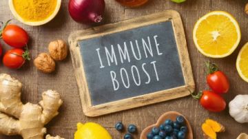 في ظل تقلبات الطقس.. أطعمة ومشروبات تعزز المناعة وتحميك من العدوى في ظل تقلبات الطقس.. أطعمة ومشروبات تعزز المناعة وتحميك من العدوى
