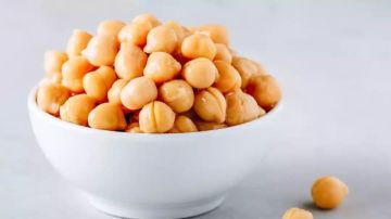 ماذا يحدث لجسمك عند تناول الحمص المسلوق في العيد؟
