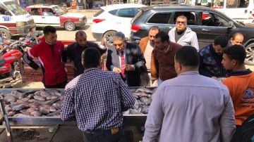 محافظ الدقهلية يتفقد المعارض الدائمة ومنافذ بيع السلع محافظ الدقهلية يتفقد المعارض الدائمة ومنافذ بيع السلع