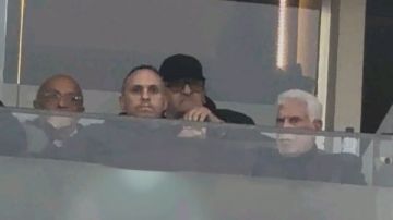 من المدرجات.. حسن شحاتة وممدوح عباس يساندان الزمالك أمام أوتوهو فى الكونفدرالية صور