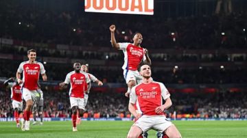 أرسنال يفوز على تشيلسي 2-1 ويعزز صدارته للدوري الإنجليزي أرسنال يفوز على تشيلسي 2-1 ويعزز صدارته للدوري الإنجليزي