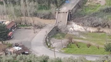 حملة ممنهجة.. الإحتلال الإسرائيلي يدمر جسر القعقعية فوق نهر الليطاني بـ لبنان