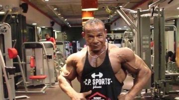  علي كلاي .. الشحات مبروك يكشف كواليس دعم زوجته لدخوله التمثيل فيديو