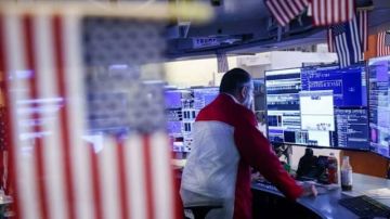 وول ستريت تنخفض 1 وسط مخاوف ارتفاع أسعار النفط