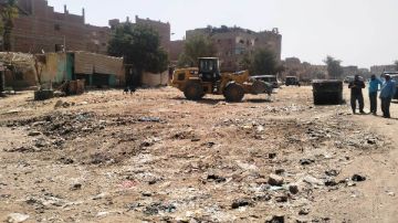 رفع 51 حالة إشغال و 160 طن مخلفات بمنطقة الناصرية وطريق السماد بأسوان