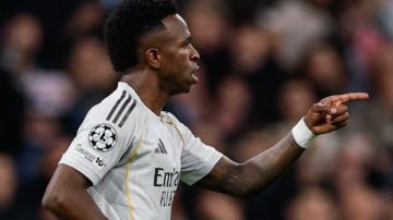 فينيسيوس يطالب لاعبي ريال مدريد بالظهور بأداء أفضل أمام مانشستر سيتي