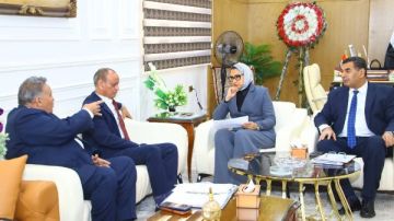 محافظ الوادي الجديد تلتقي رئيس شركة مياه الشرب والصرف الصحي لبحث خطط المشروعات والتوسعات المستقبلية