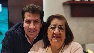 هاني رمزي بتأثر : تمنيت أمي تروح لربنا من شدة الألم.. ورحيلها كان صدمة