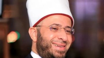 وزير الأوقاف يطمئن على صحة الإمام الأكبر في الأقصر