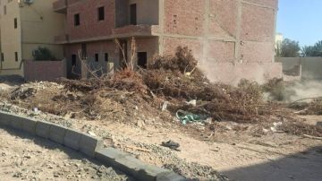 حملة مكبرة لرفع المخلفات الزراعية والقمامة بمناطق جنوب الغردقة