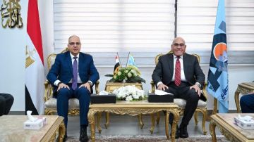 رئيس العربية للتصنيع ووزير الري يتفقدان مركز التصنيع الرقمي بمصنع المحركات التابع للهيئة.. تفاصيل