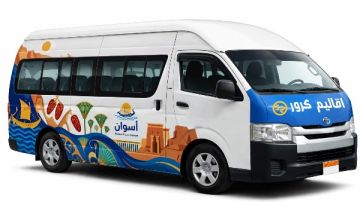 محافظ أسوان يوجه بتطبيق هوية بصرية جديدة لسيارات السيرفيس بخطوط محددة وألوان واضحة