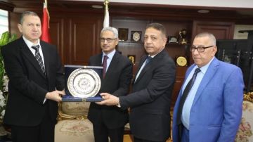 محافظ بني سويف يلتقى وفدا من هيئة قضايا الدولة محافظ بني سويف يلتقى وفدا من هيئة قضايا الدولة