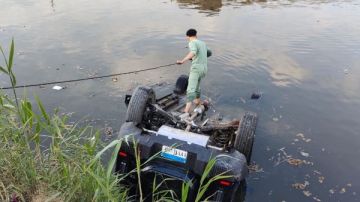 2 حالتهم خطيرة.. إصابة 4 أشخاص إثر انقلاب سيارة في ترعة المريوطية