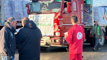 الهلال الأحمر يستقبل دفعة جديدة من الجرحى والمصابين الفلسطينيين الهلال الأحمر يستقبل دفعة جديدة من الجرحى والمصابين الفلسطينيين