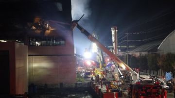 كوريا الجنوبية.. مصرع 10أشخاص وفقدان 4 آخرين بحريق مصنع قطع غيار سيارات كوريا الجنوبية.. مصرع 10أشخاص وفقدان 4 آخرين بحريق مصنع قطع غيار سيارات