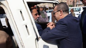 محافظ المنوفية يتفقد مواقف الأجرة للتأكد من الالتزام بالتعريفة الجديدة ..صور