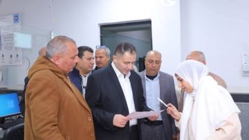 محافظ دمياط يلتقي المواطنين ويستمع لشكاواهم خلال جولته