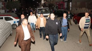 نائب محافظ بني سويف يتفقد الالتزام بمواعيد غلق المحال التجارية