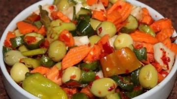 5 أضرار للإنسان عند الإفراط في تناول المخلل خلال رمضان.. الأولى محرجة