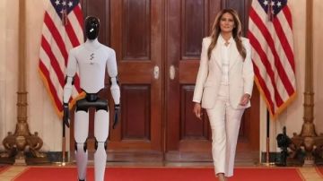 Figure 3.. روبوت بشري يسرق الأضواء من ميلانيا ترامب في البيت الأبيض