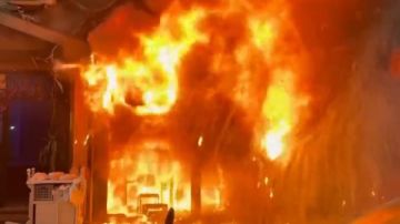 حريق هائل بمحل مأكولات بحرية في سيدي بشر شاهد حريق هائل بمحل مأكولات بحرية في سيدي بشر شاهد